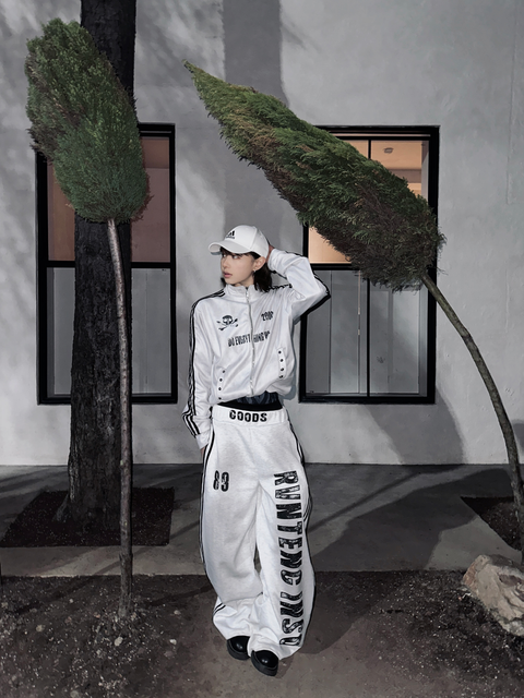 GKIKZ X RVNTENG™ GRAPHIC STRIPE WIDE-LEG TRACK PANTS