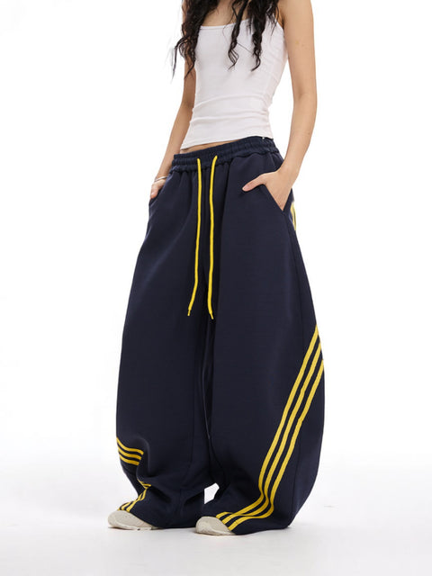 GKIKZ CLASSIC TRI-STRIPE SCIMITAR DRAWSTRING ULTRA-WIDE PANTS