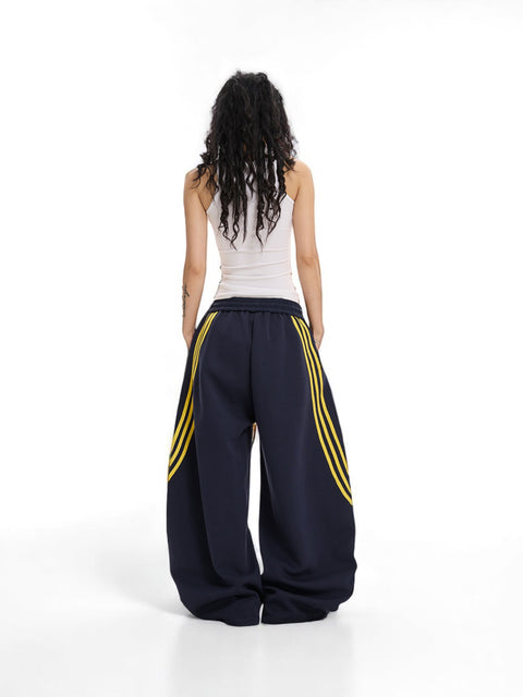 GKIKZ CLASSIC TRI-STRIPE SCIMITAR DRAWSTRING ULTRA-WIDE PANTS