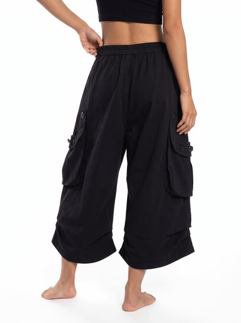 Ornate Round Filigree Wide-leg Capri