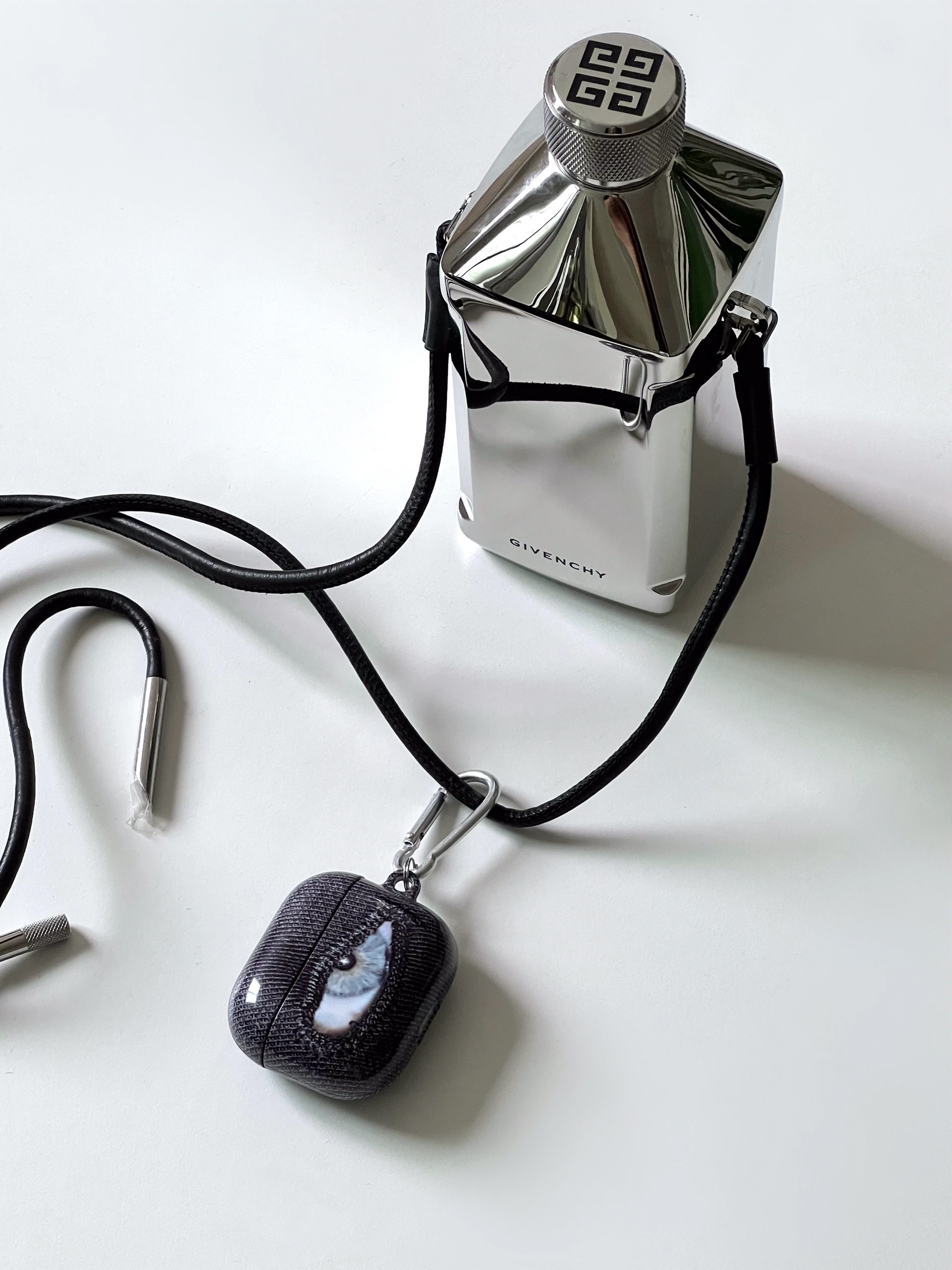 Frost Eyes Airpod Case's