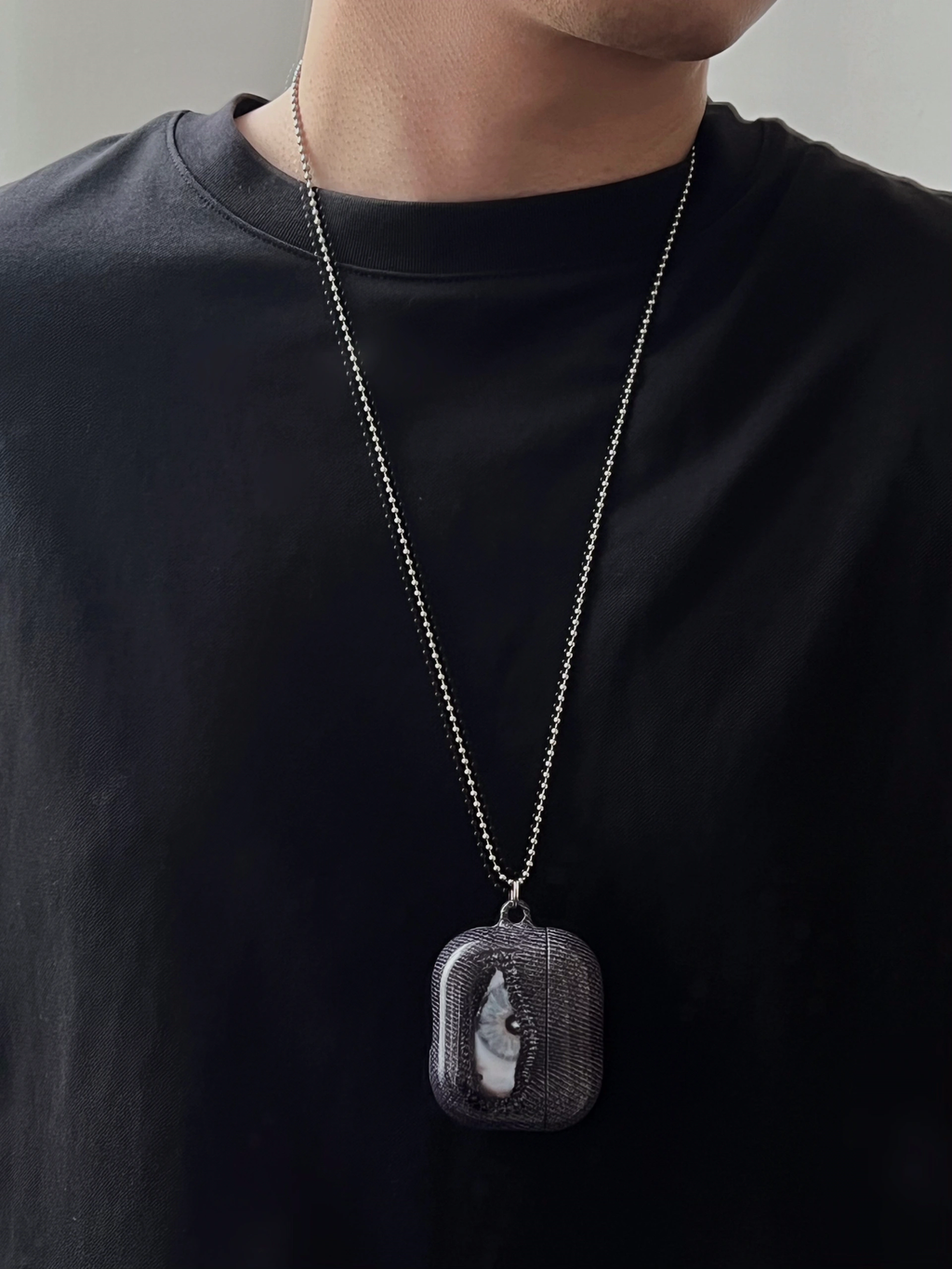 Frost Eyes Airpod Case's