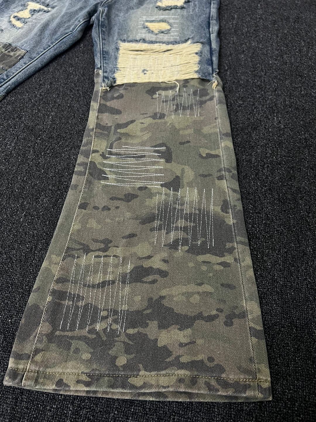 GKIKZ MIX&MATCH CAMOUFLAGE RETRO DISTRESSED BAGGY JEANS