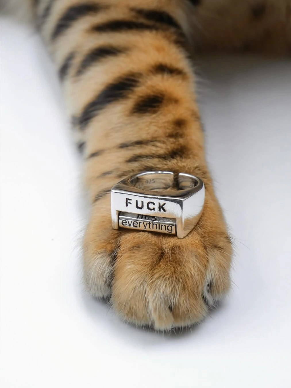 [25SS NEW ARRIVAL] GKIKZ “F* EVERYTHING” ADJUSTABLE MOOD RING