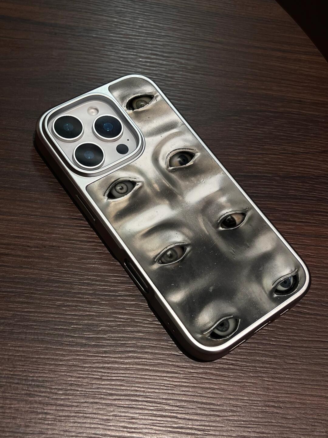 [25SS NEW ARRIVAL] GKIKZ EYES ELSEWHERE IPHONE CASE'S