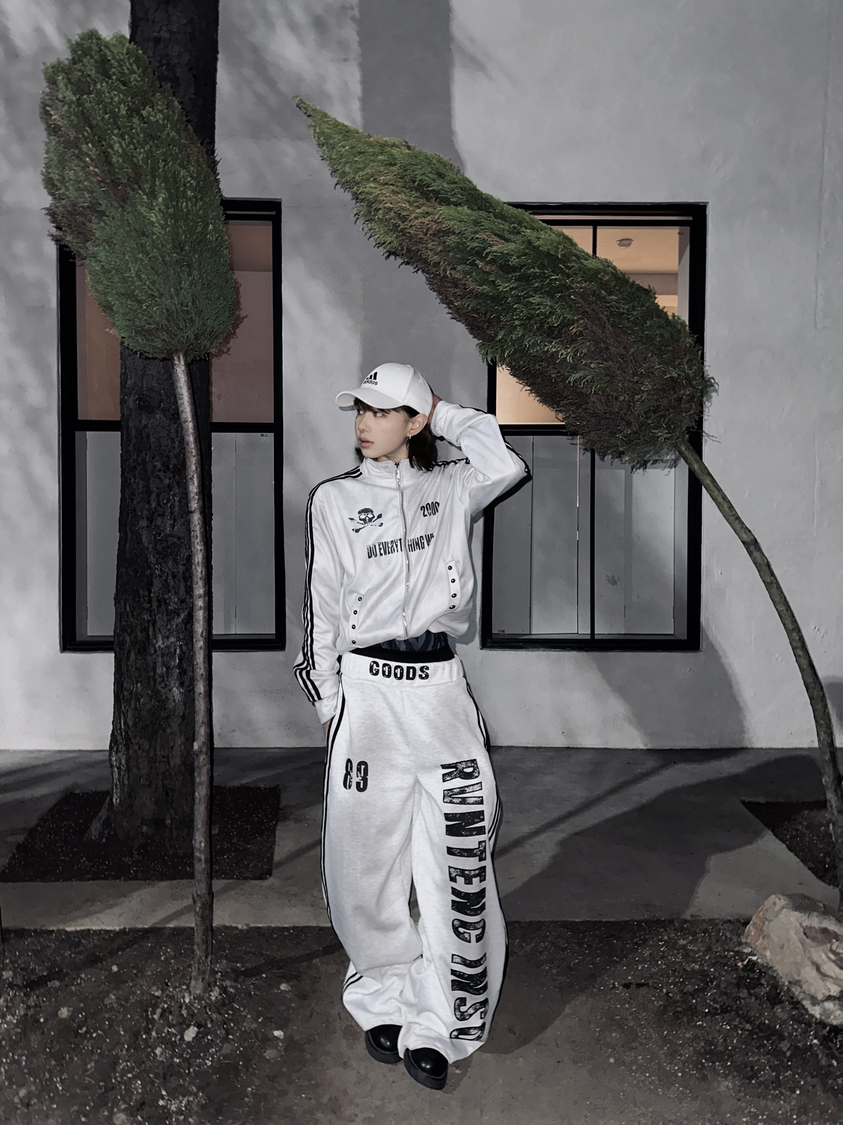 GKIKZ X RVNTENG™ GRAPHIC STRIPE WIDE-LEG TRACK PANTS