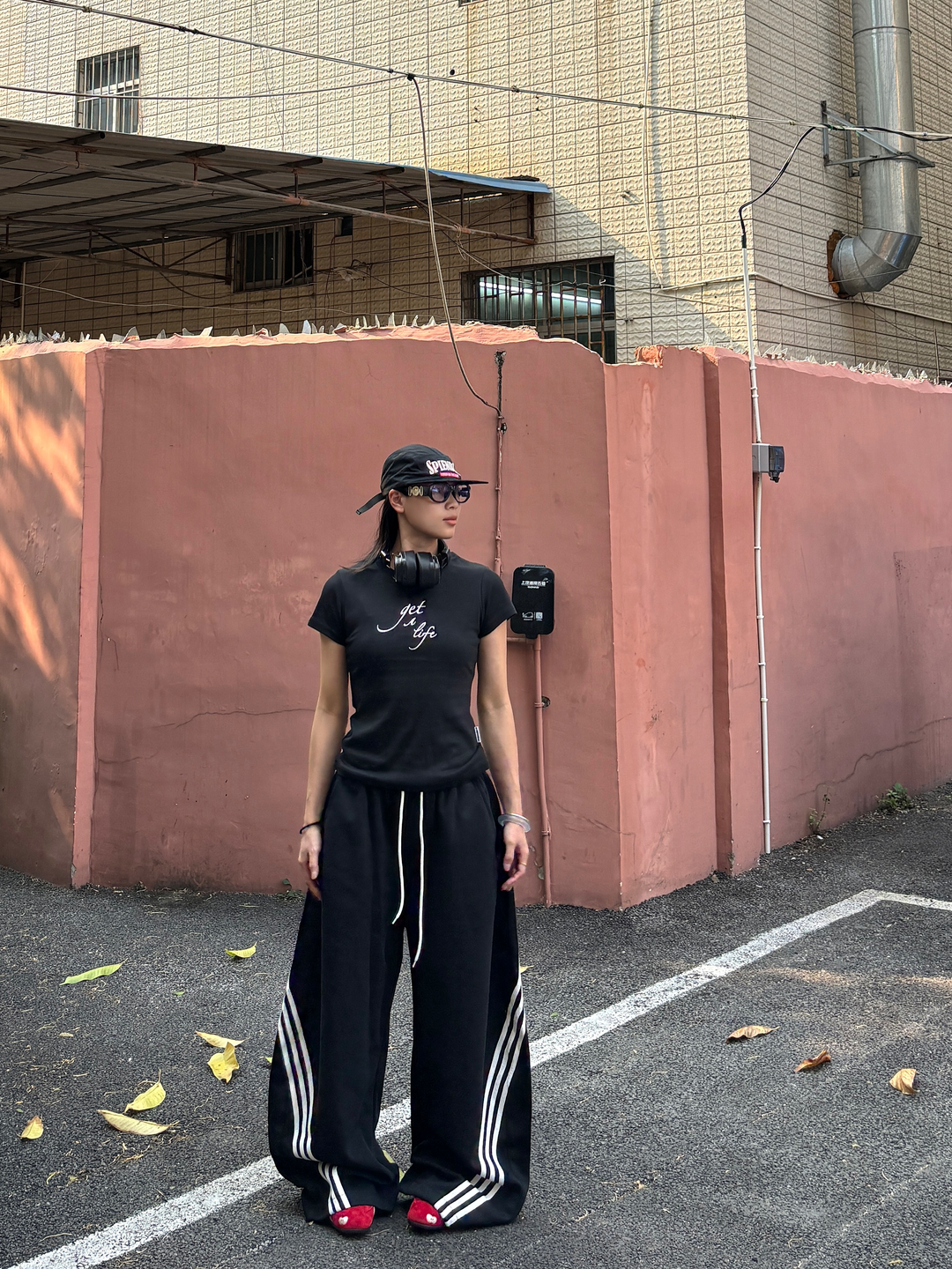 GKIKZ CLASSIC TRI-STRIPE SCIMITAR DRAWSTRING ULTRA-WIDE PANTS