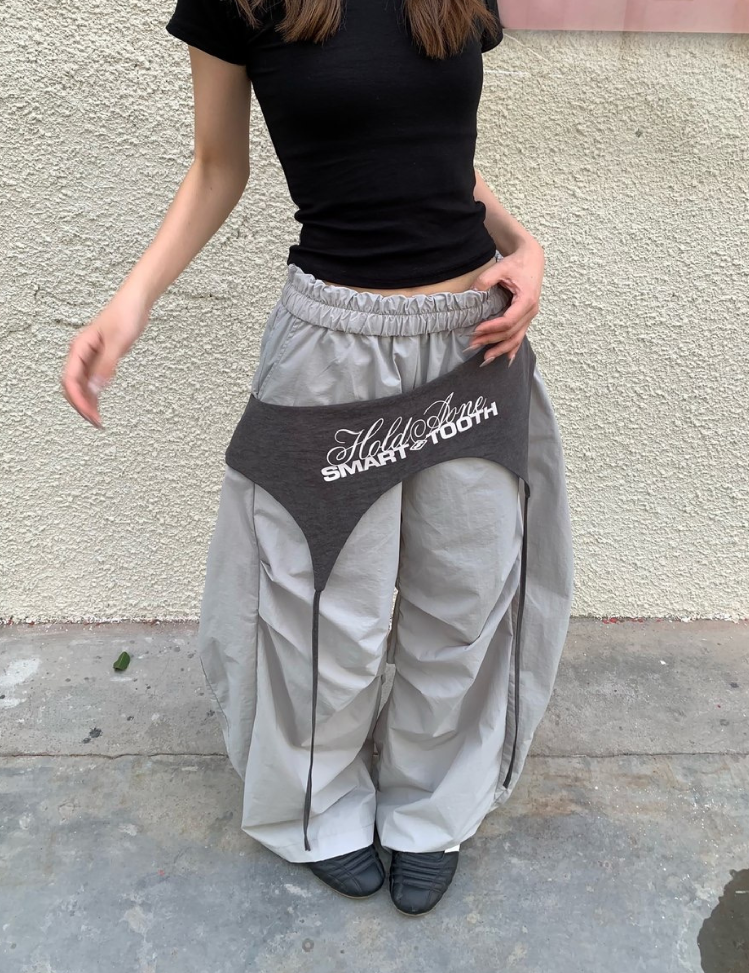 [25SS NEW ARRIVAL] GKIKZ CONTRAST PARACHUTE TOO LOOSE WIDE-LEG PANTS