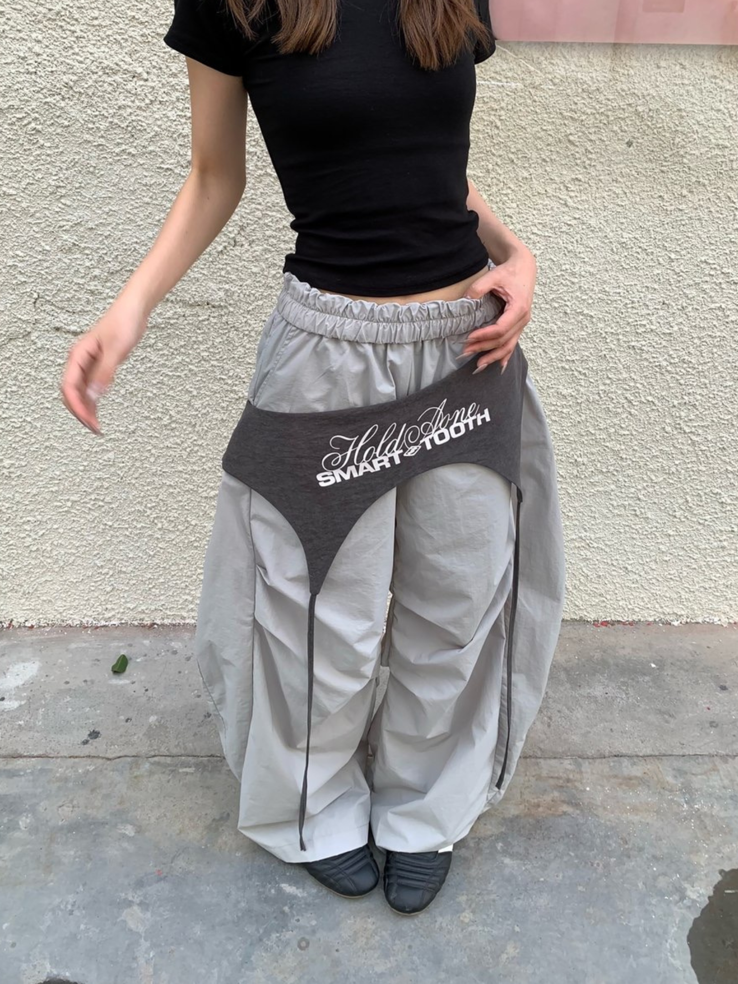 [25SS NEW ARRIVAL] GKIKZ CONTRAST PARACHUTE TOO LOOSE WIDE-LEG PANTS