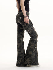 GKIKZ WRECKED CAMO FLARE JEANS
