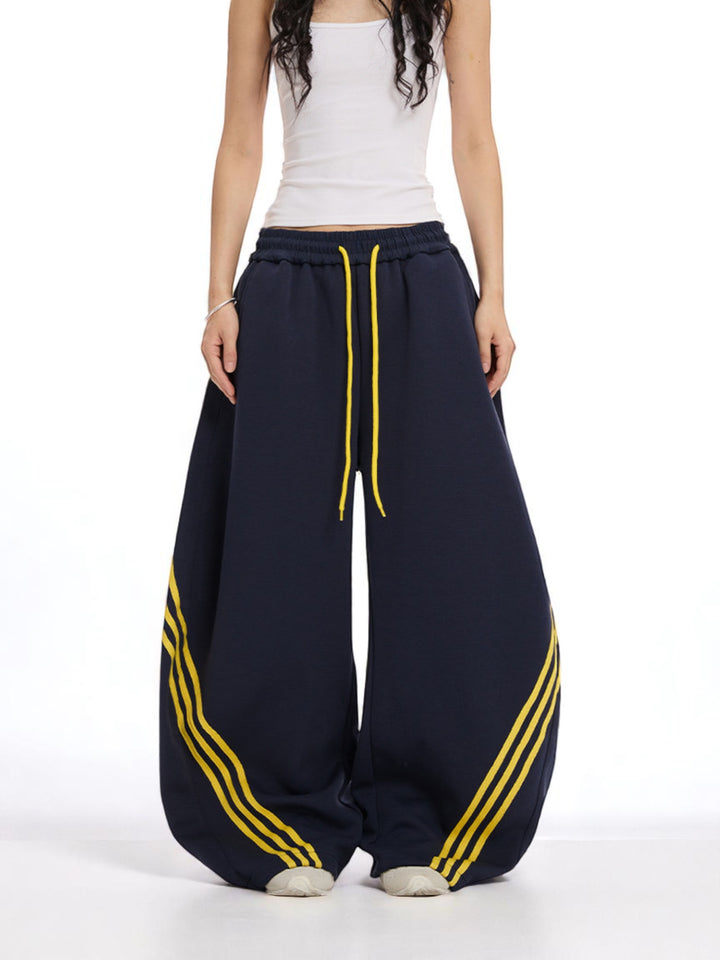 GKIKZ CLASSIC TRI-STRIPE SCIMITAR DRAWSTRING ULTRA-WIDE PANTS