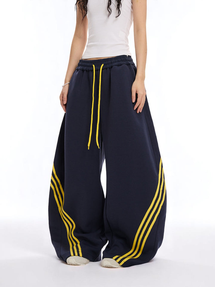 GKIKZ CLASSIC TRI-STRIPE SCIMITAR DRAWSTRING ULTRA-WIDE PANTS