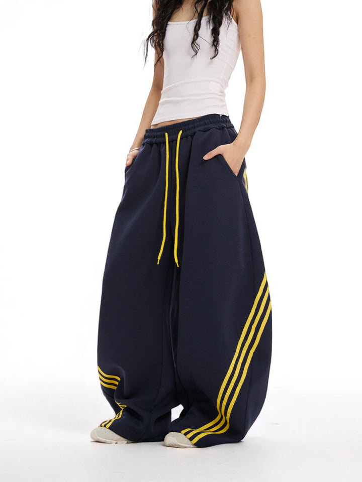 GKIKZ CLASSIC TRI-STRIPE SCIMITAR DRAWSTRING ULTRA-WIDE PANTS