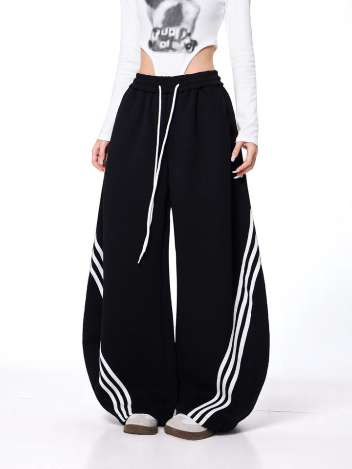 GKIKZ CLASSIC TRI-STRIPE SCIMITAR DRAWSTRING ULTRA-WIDE PANTS