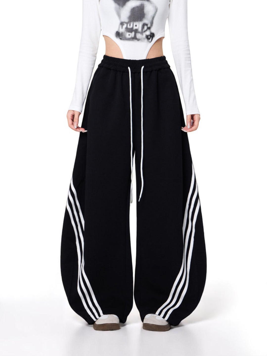 GKIKZ CLASSIC TRI-STRIPE SCIMITAR DRAWSTRING ULTRA-WIDE PANTS