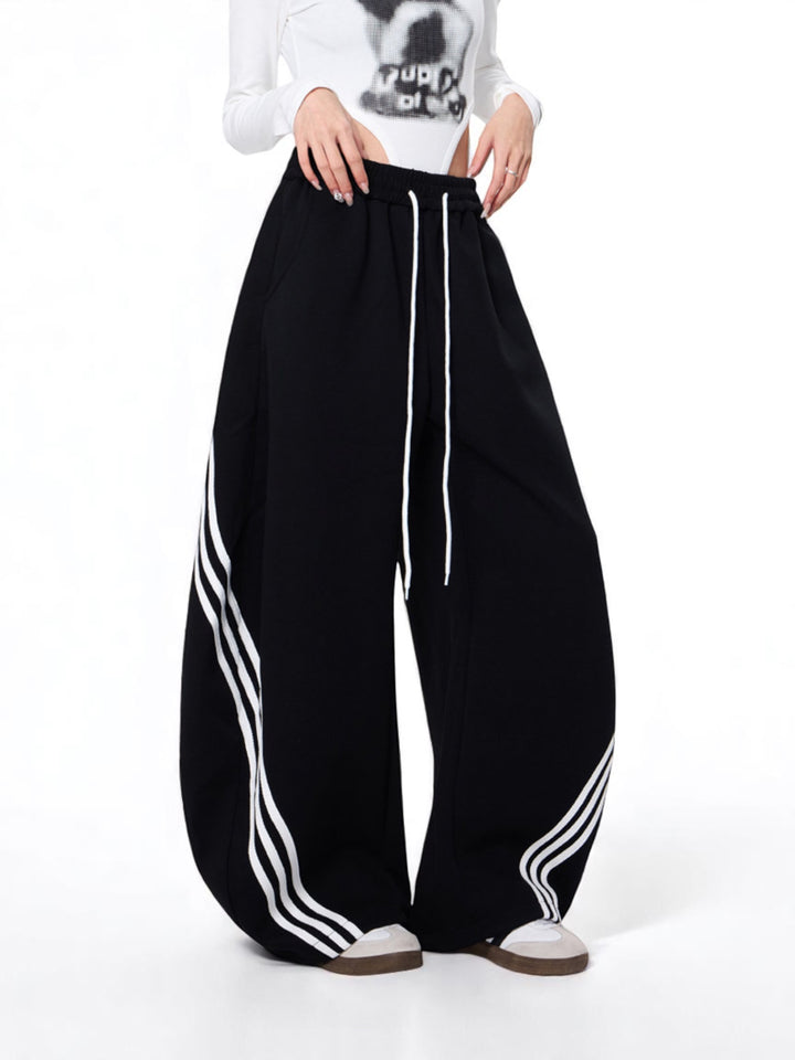 GKIKZ CLASSIC TRI-STRIPE SCIMITAR DRAWSTRING ULTRA-WIDE PANTS