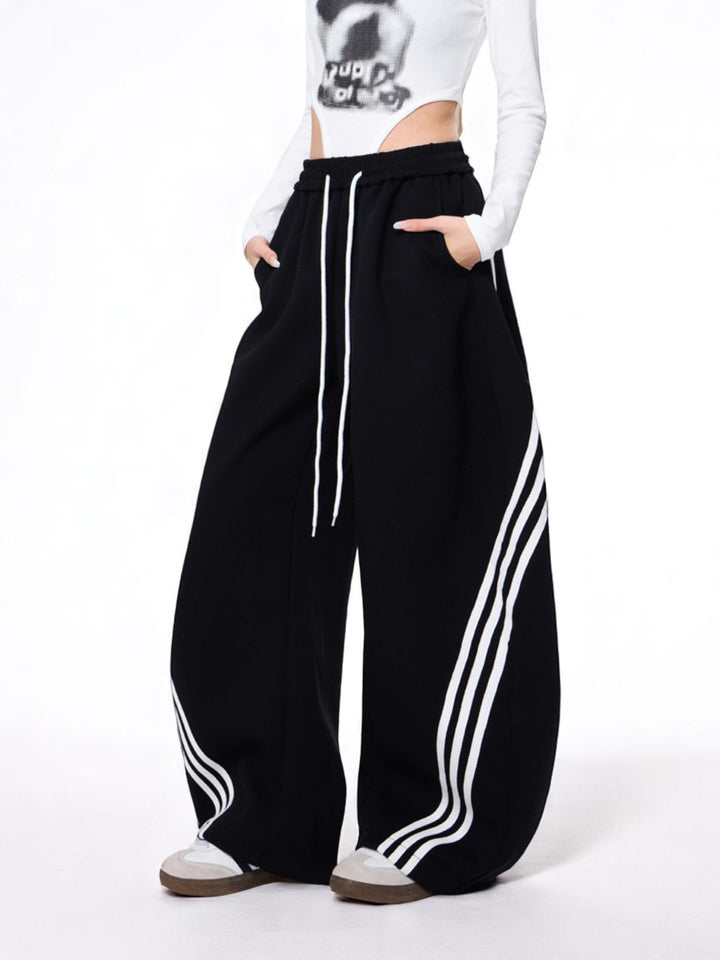 GKIKZ CLASSIC TRI-STRIPE SCIMITAR DRAWSTRING ULTRA-WIDE PANTS