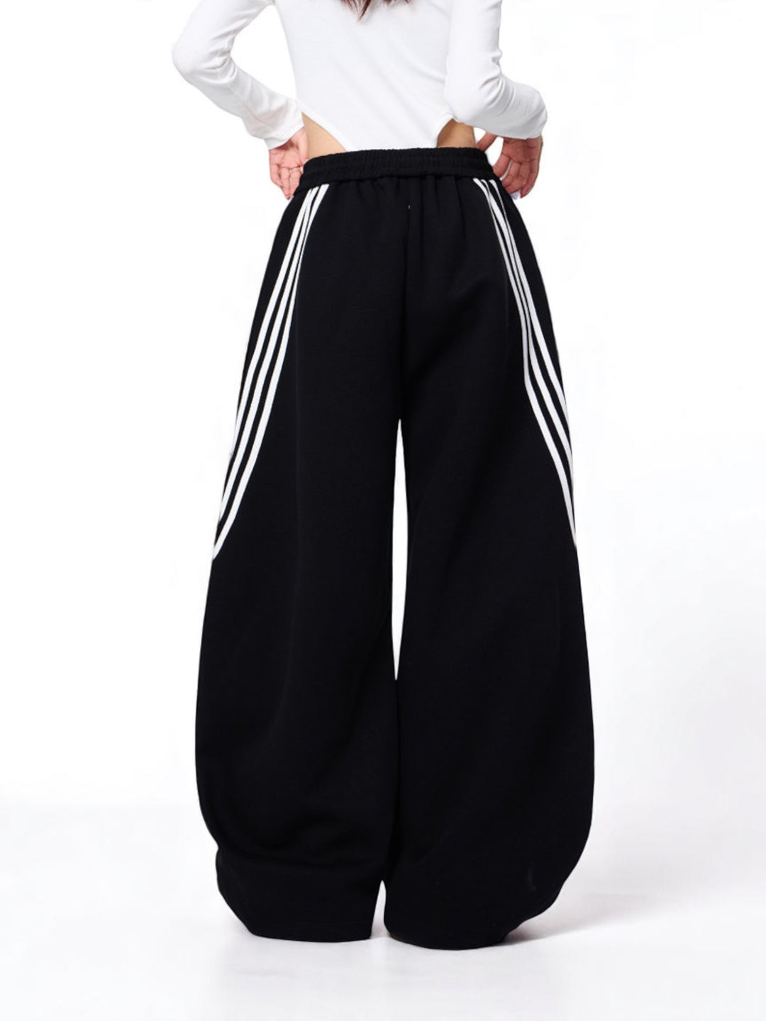 GKIKZ CLASSIC TRI-STRIPE SCIMITAR DRAWSTRING ULTRA-WIDE PANTS