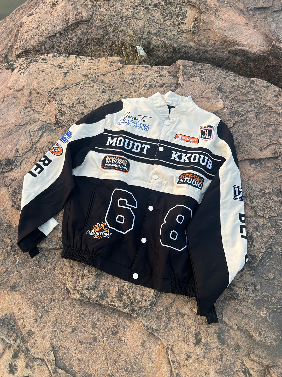 [25SS RESTOCKS] GKIKZ MOUDT KKOUB MOTOSPORTS JACKET (BLACK/BLUE)