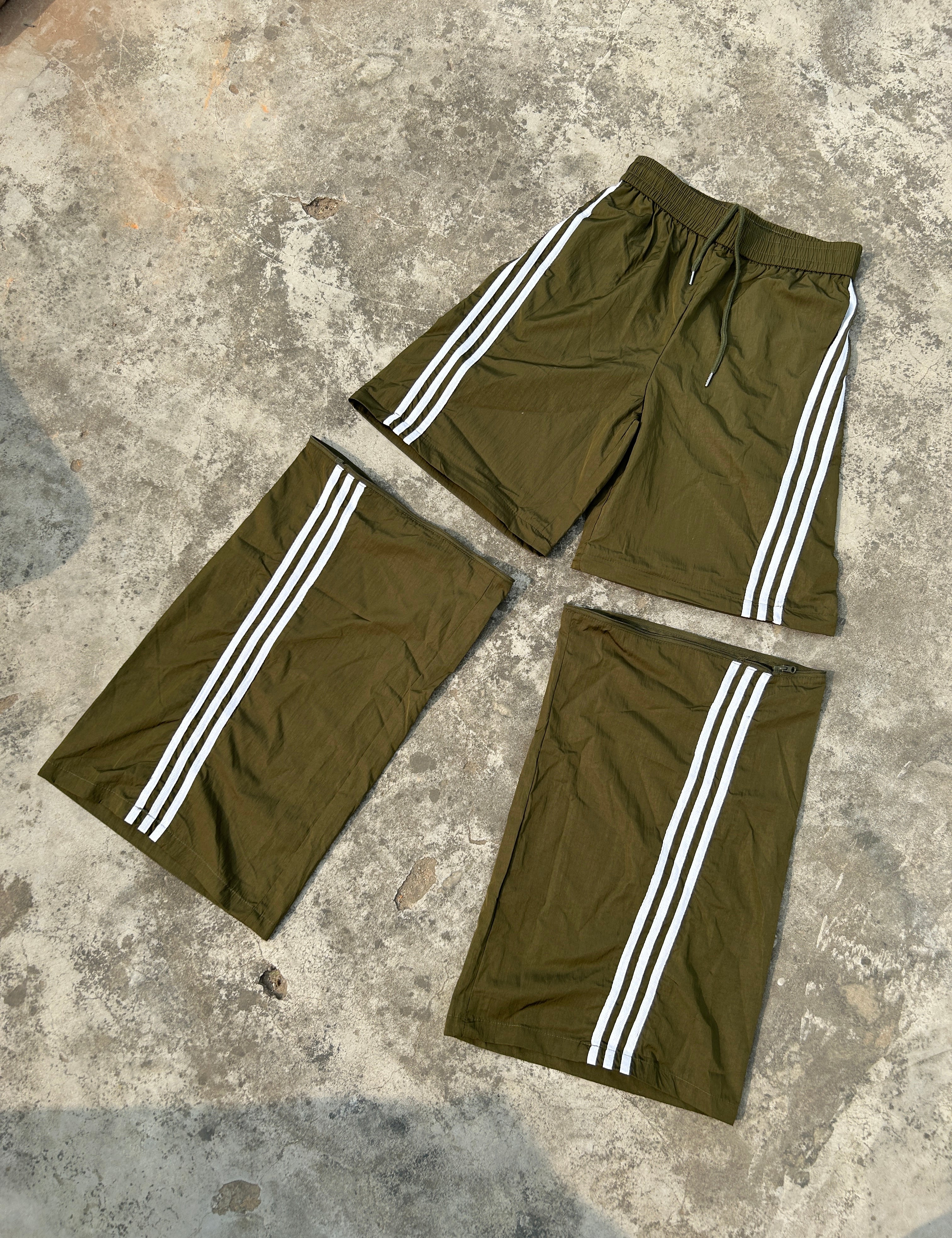 [25SS RESTOCKS] GKIKZ TRI-STRIPE CURVE DETACHABLE WIDE LEG PANTS