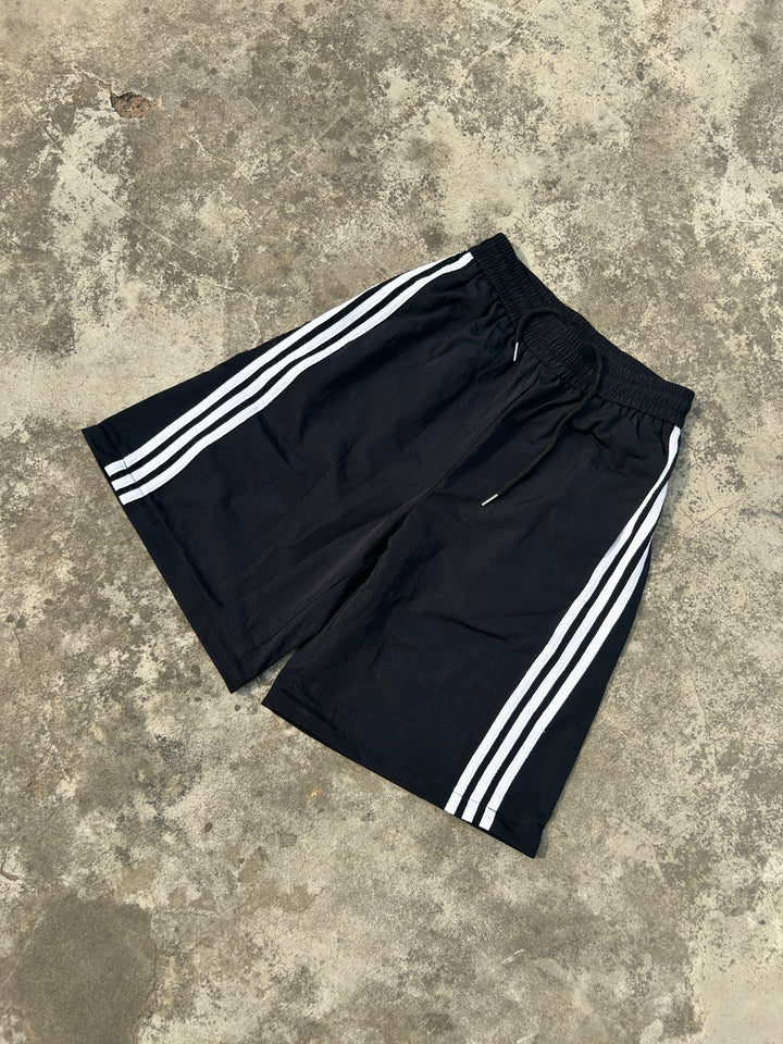 [25SS RESTOCKS] GKIKZ TRI-STRIPE CURVE DETACHABLE WIDE LEG PANTS