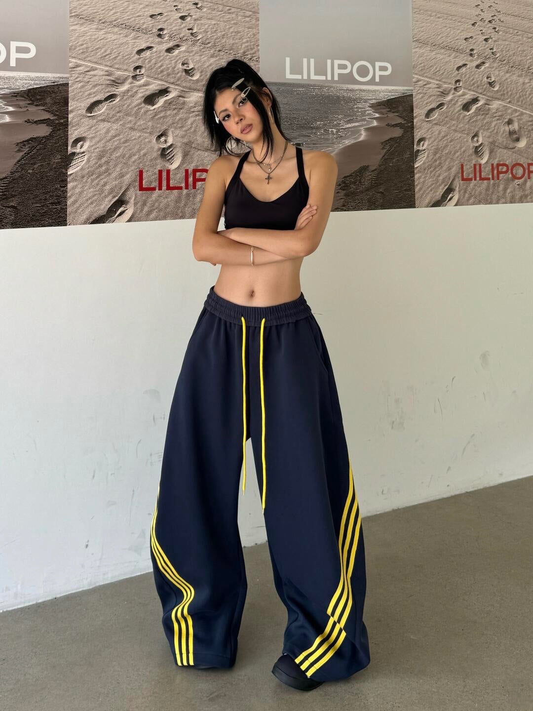 GKIKZ CLASSIC TRI-STRIPE SCIMITAR DRAWSTRING ULTRA-WIDE PANTS