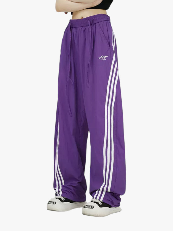 [25SS RESTOCKS] GKIKZ DUAL LACES TRI-STRIPE CURVE WIDE LEG PANTS