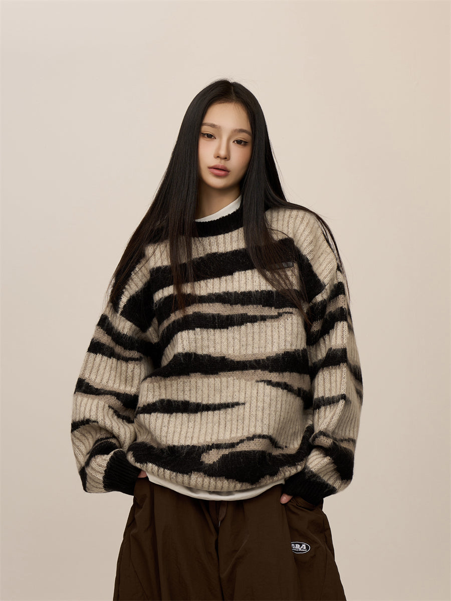 [CHRISTMAS SPECIAL] GKIKZ LUXURIOUS ABSTRACT STRIPED KNITTED THICK OVERSIZED SWEATER