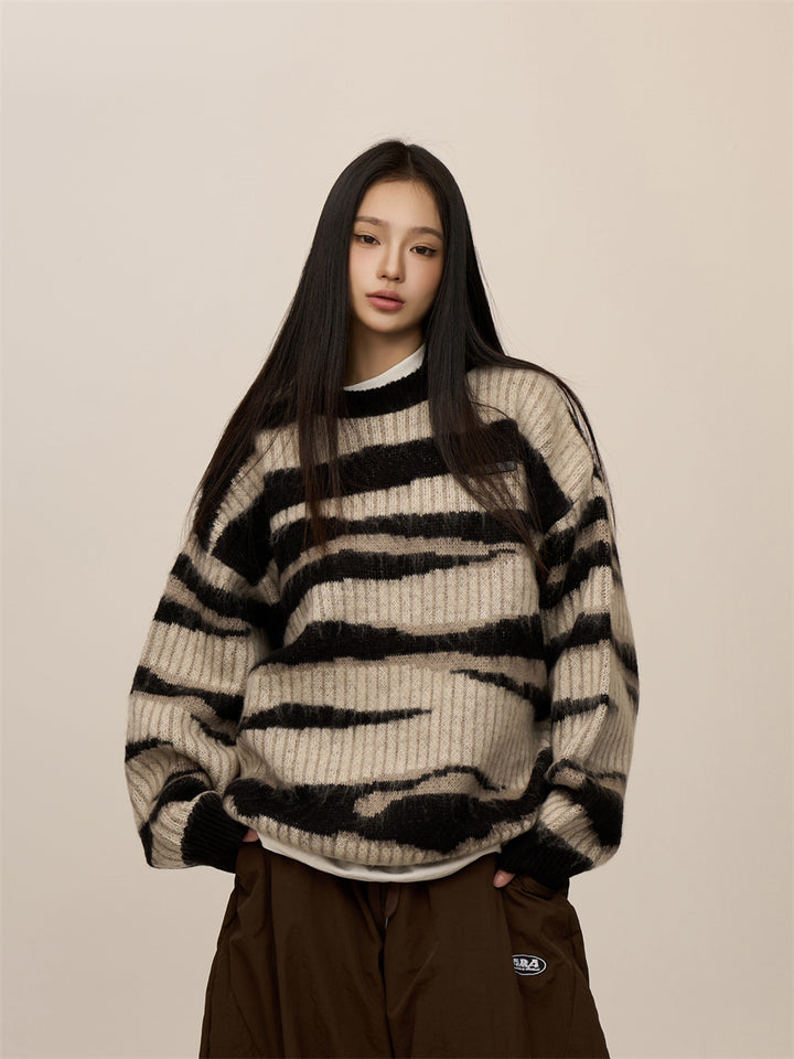 [CHRISTMAS SPECIAL] GKIKZ LUXURIOUS ABSTRACT STRIPED KNITTED THICK OVERSIZED SWEATER
