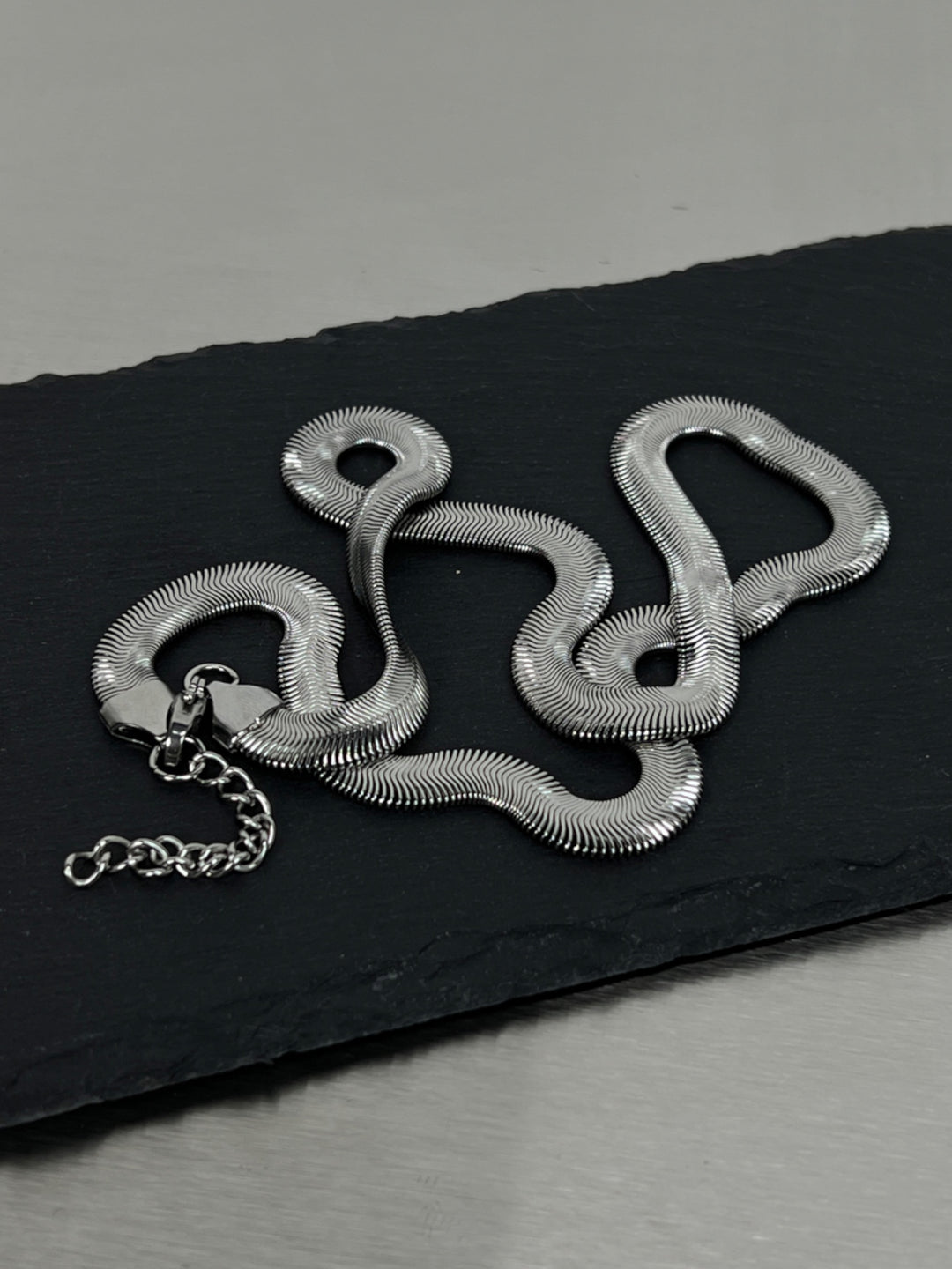 GKIKZ MONOFLEX SILVER SERPENT TITANIUM NECKLACE