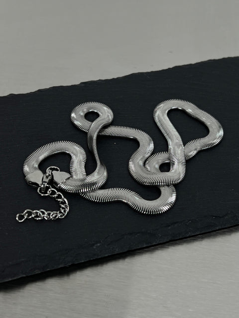 [25AW NEW ARRIVAL] GKIKZ MONOFLEX SILVER SERPENT TITANIUM NECKLACE