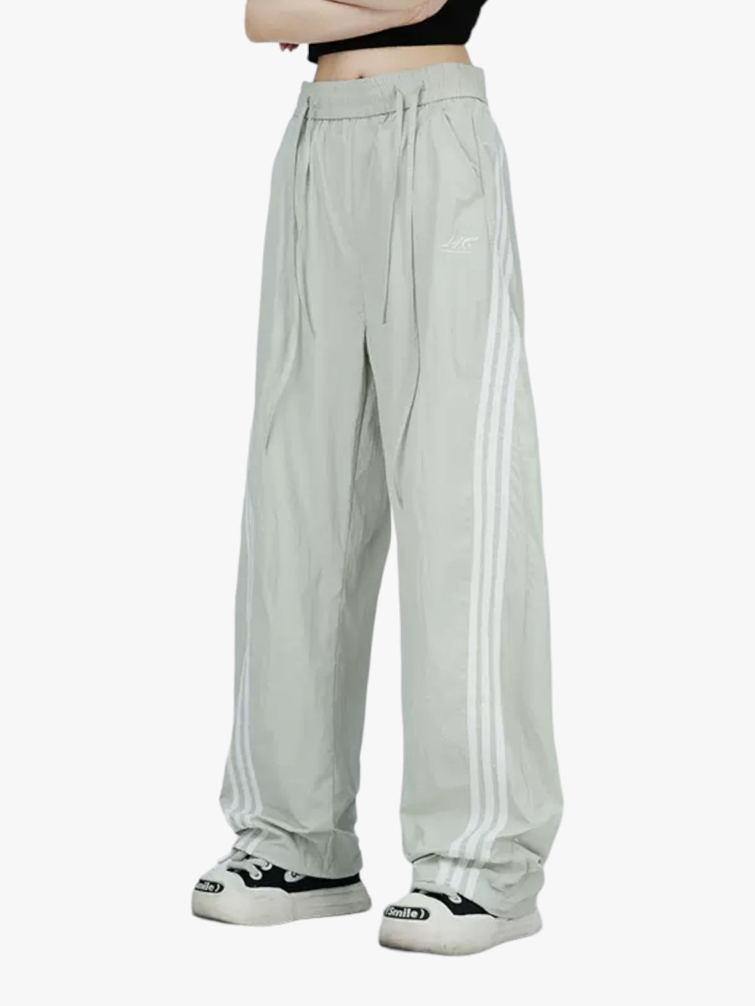 [25SS RESTOCKS] GKIKZ DUAL LACES TRI-STRIPE CURVE WIDE LEG PANTS