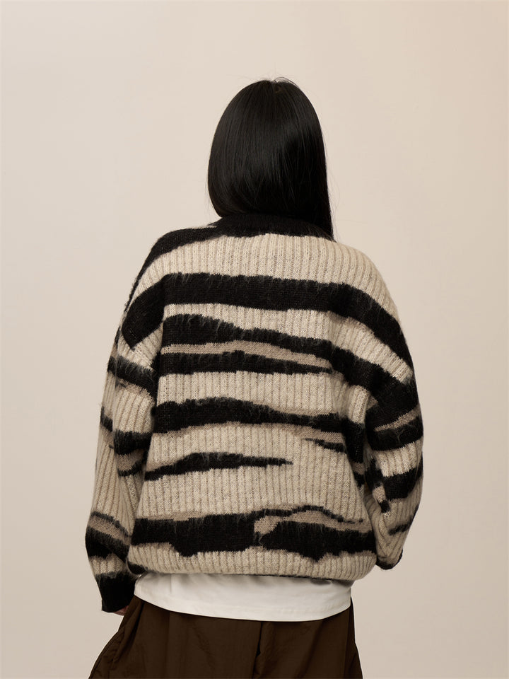 [CHRISTMAS SPECIAL] GKIKZ LUXURIOUS ABSTRACT STRIPED KNITTED THICK OVERSIZED SWEATER