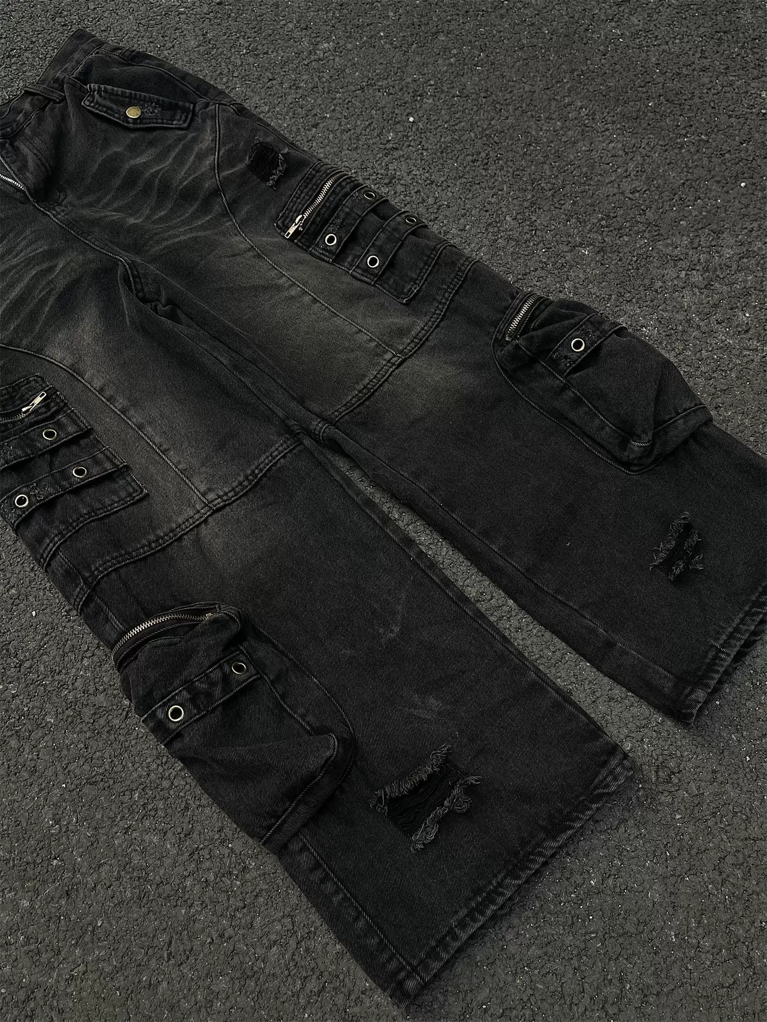 Heavy Duty Multi-Pocket Distressed Baggy Jeans