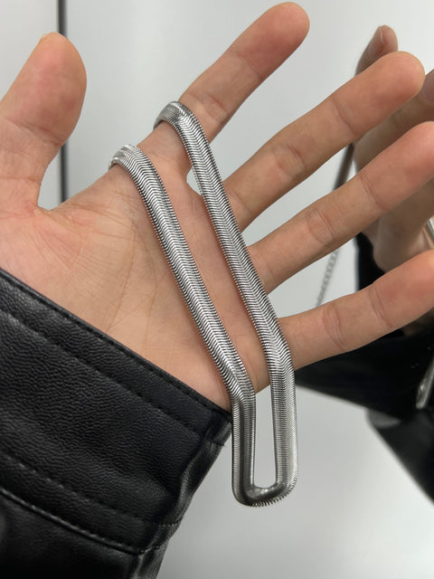[25AW NEW ARRIVAL] GKIKZ MONOFLEX SILVER SERPENT TITANIUM NECKLACE