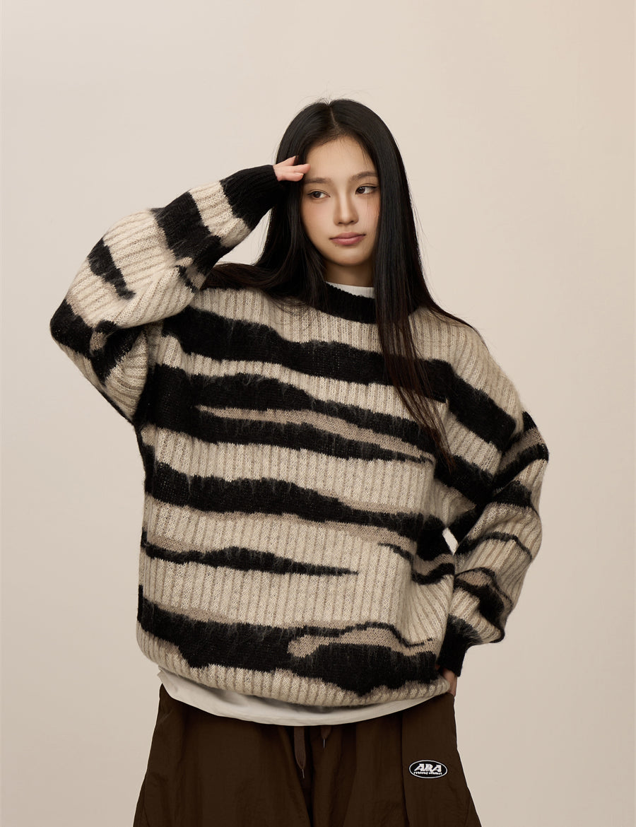 [CHRISTMAS SPECIAL] GKIKZ LUXURIOUS ABSTRACT STRIPED KNITTED THICK OVERSIZED SWEATER