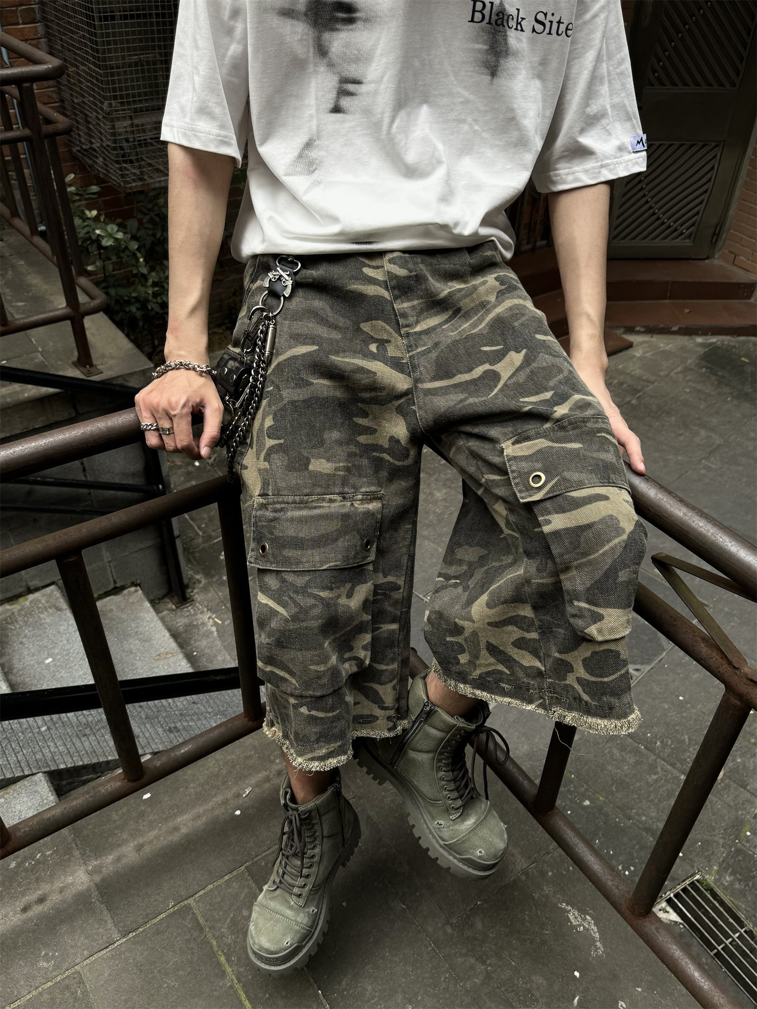 Camouflage Overall Raw Edge Jorts