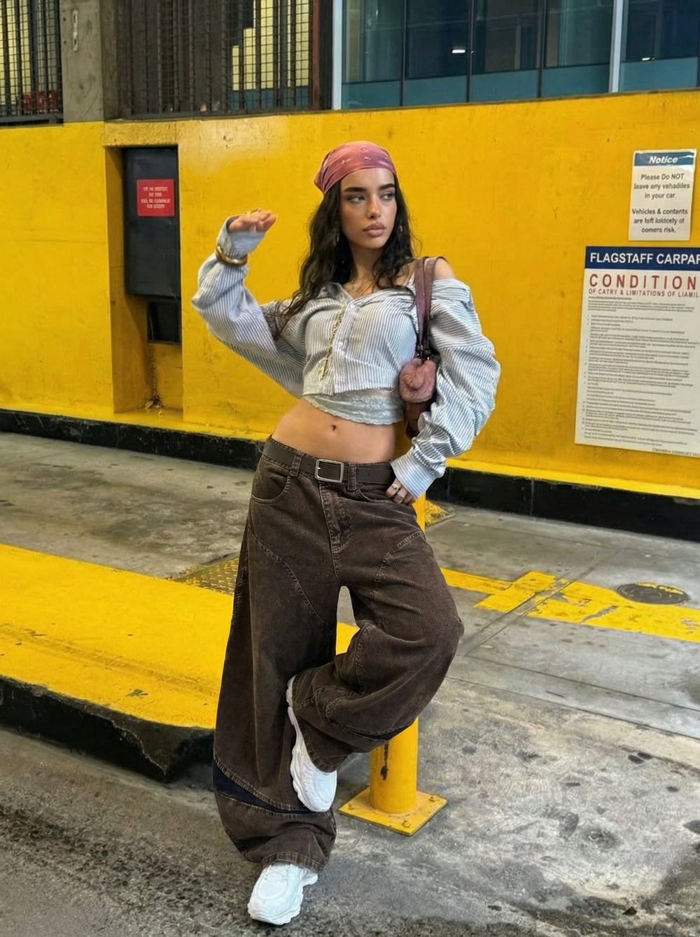 GKIKZ customer wearing sculpted wide-leg pants
