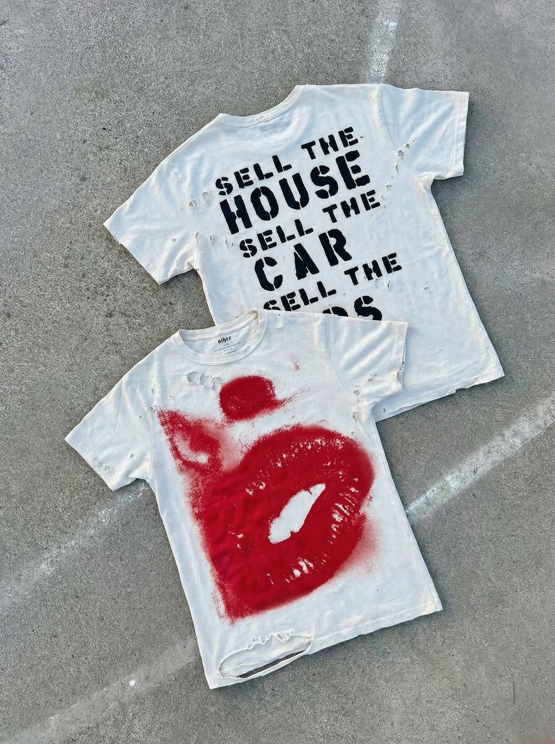 GKIKZ DISTRESSED LIP'S TEES