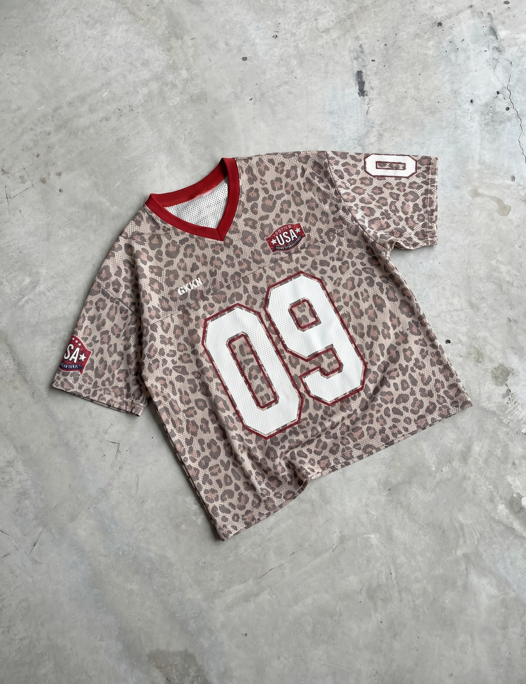 Leopard-print V-neck jersey — women's streetwear