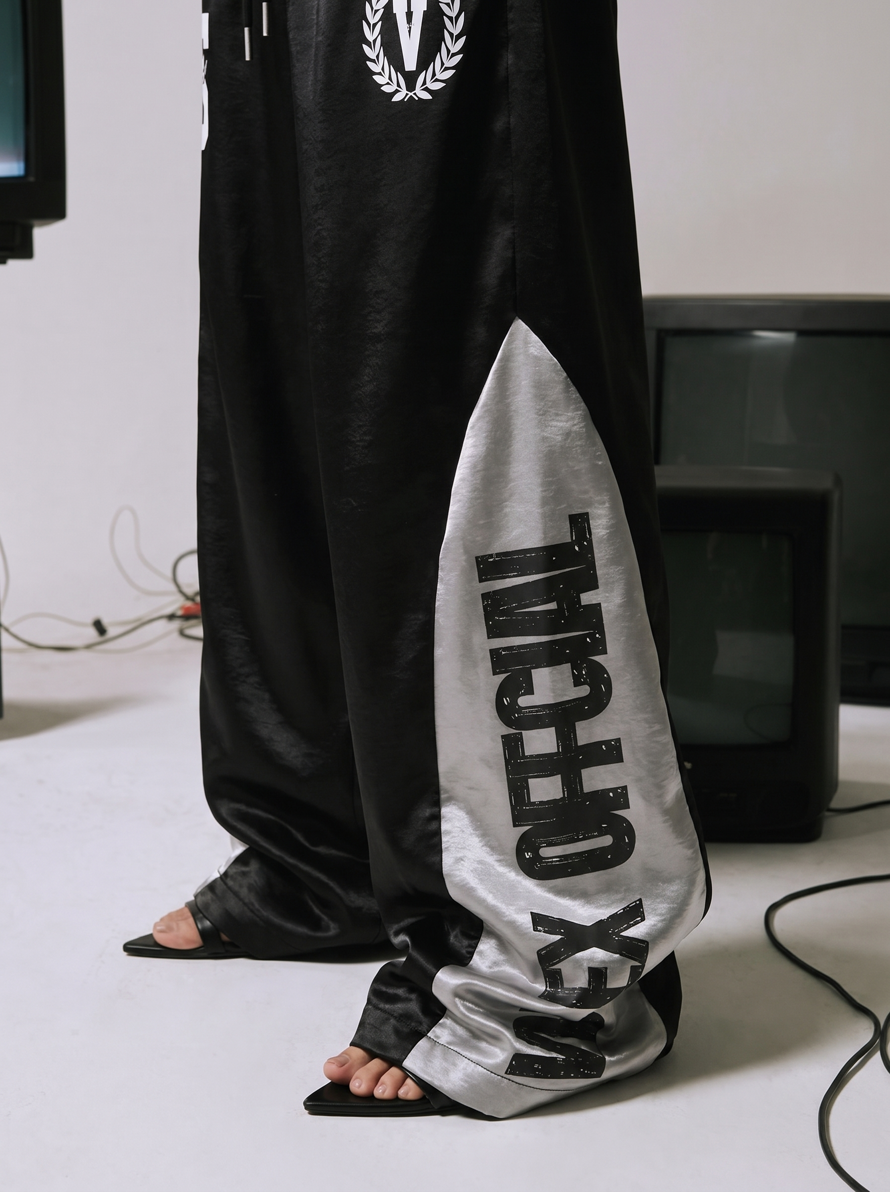 "90S Vengeance" Wide-Leg Pant