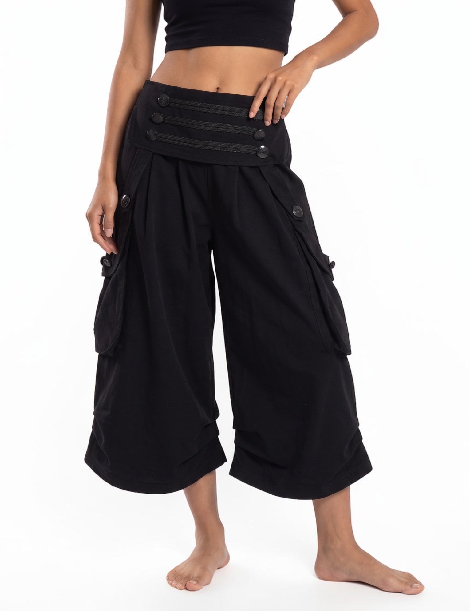 Ornate Round Filigree Wide-leg Capri