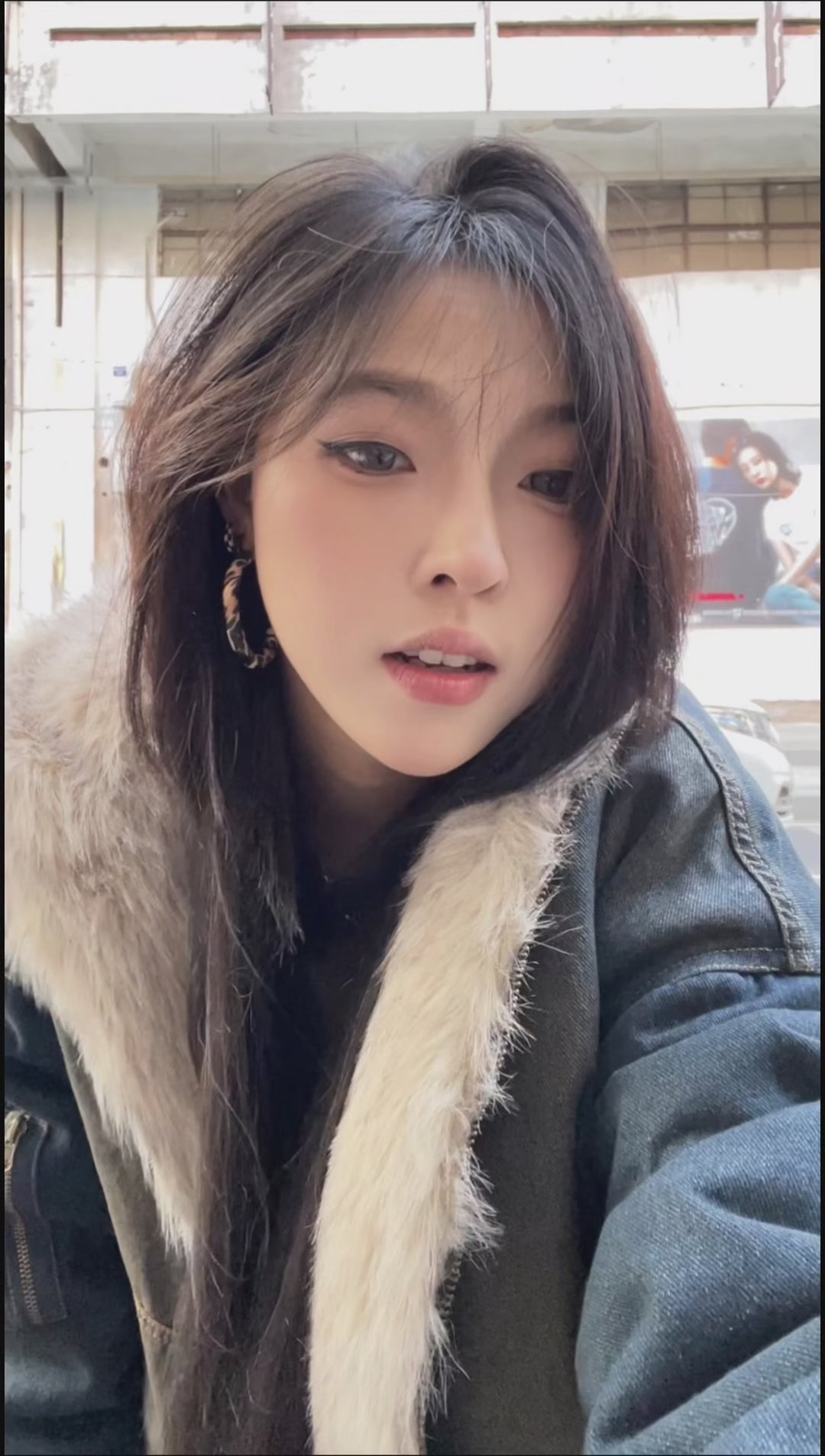 GKIKZ DIRTY DENIM HOODED FUR COLLAR JACKET