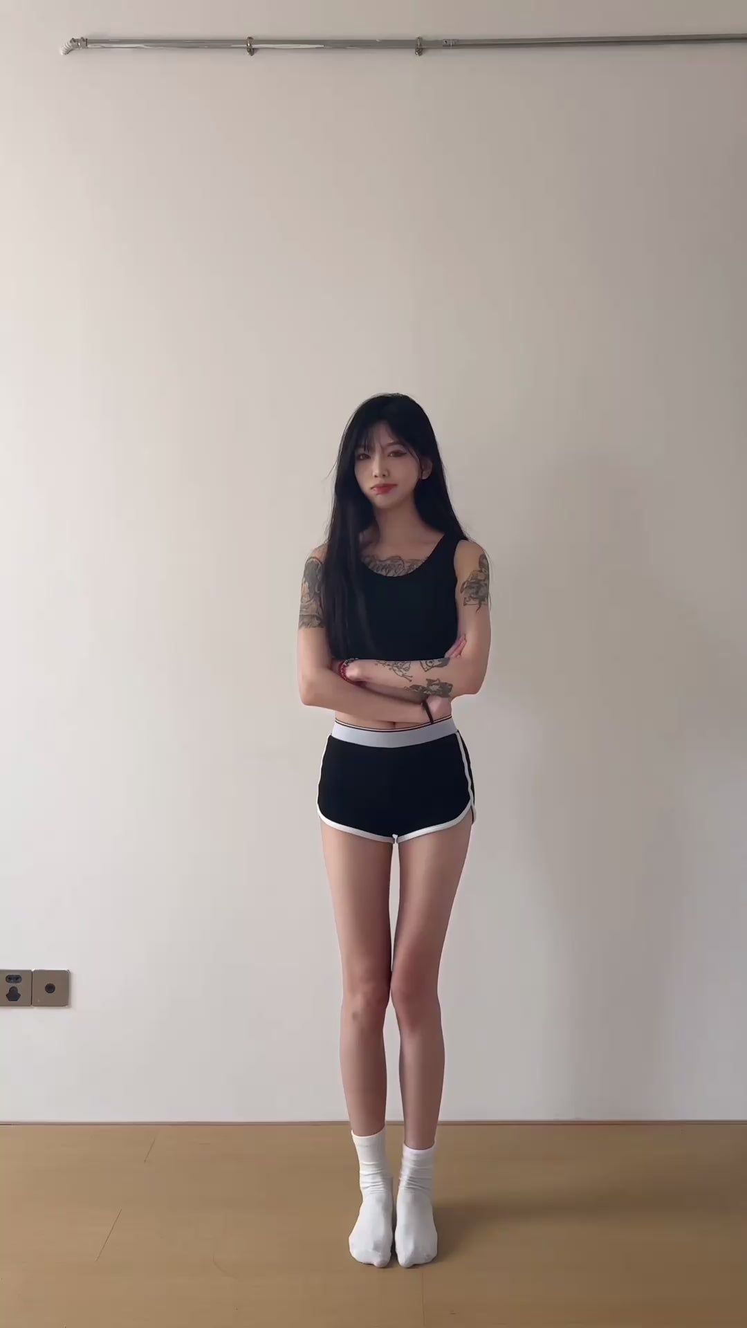 GKIKZ FAKE TWO-PIECE LONG SLEEVES T-SHIRT