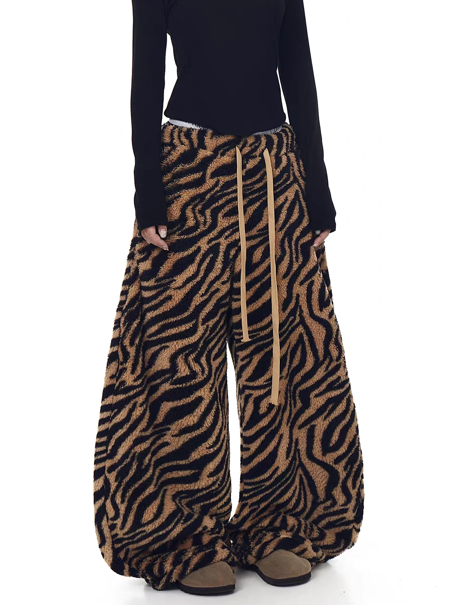 GKIKZ TIGER TRAIL PLUSH WIDE-LEG PANTS